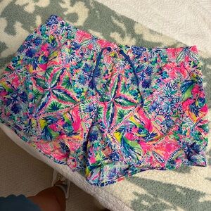 Lilly Pulitzer Athleisure Shorts, size Large